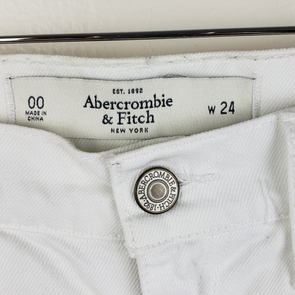 Abercrombie & Fitch White Hot Shorts - Picture 3 of 4